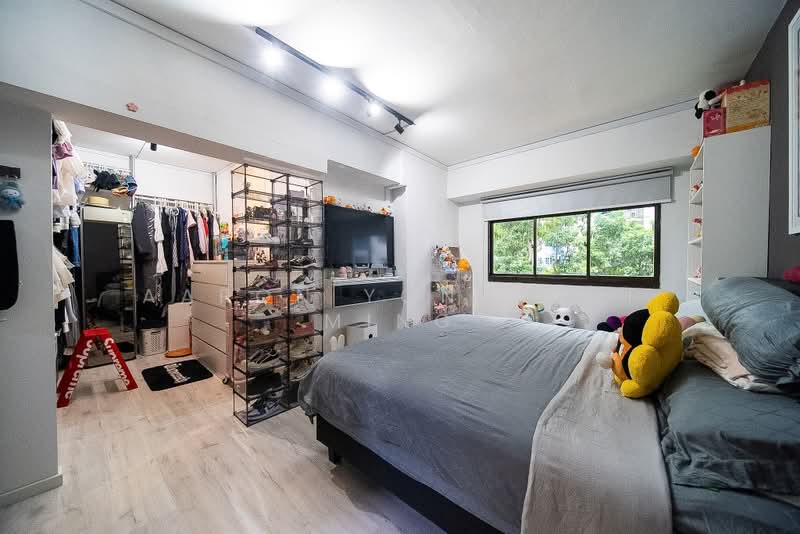 327 Sembawang Crescent, 327 Sembawang Crescent, 3 Bedrooms, 1,323 sqft, HDB Flat For Sale, by Aaron Yong Wei Ming, 500159173 - Common Bedroom - PropertyGuru.com.sg