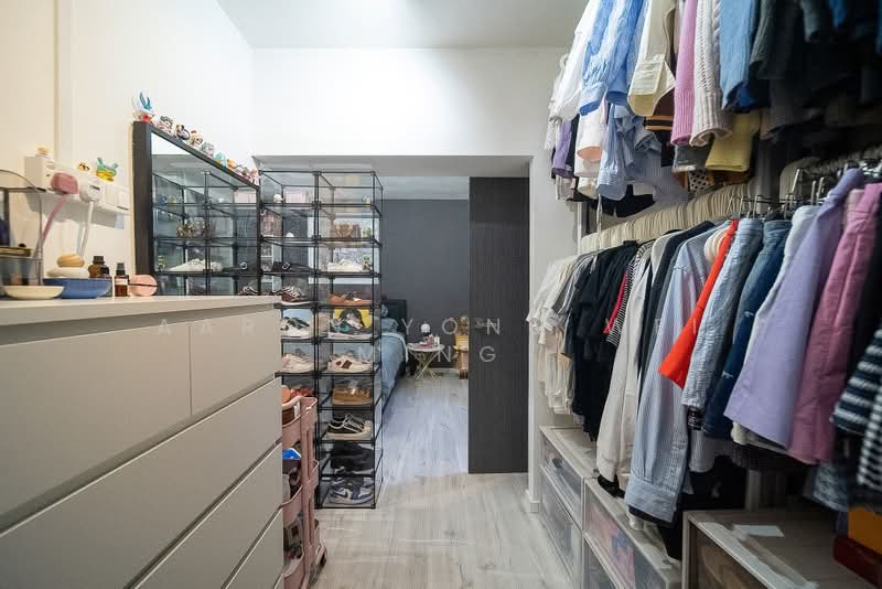327 Sembawang Crescent, 327 Sembawang Crescent, 3 Bedrooms, 1,323 sqft, HDB Flat For Sale, by Aaron Yong Wei Ming, 500159173 - Walk in closet - PropertyGuru.com.sg