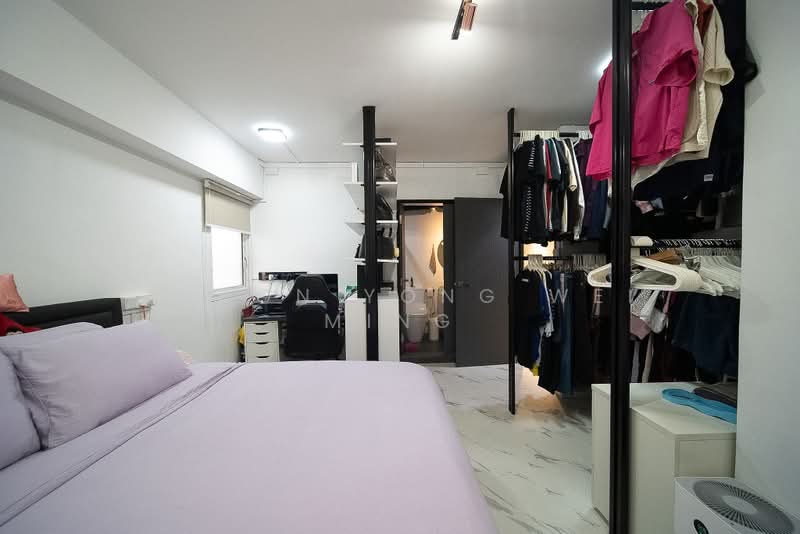 327 Sembawang Crescent, 327 Sembawang Crescent, 3 Bedrooms, 1,323 sqft, HDB Flat For Sale, by Aaron Yong Wei Ming, 500159173 - Master Bedroom - PropertyGuru.com.sg