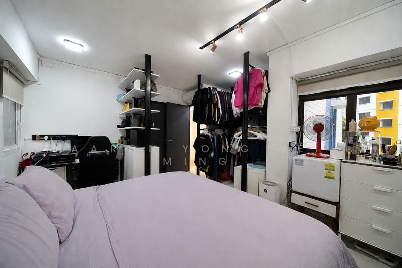 327 Sembawang Crescent, 327 Sembawang Crescent, 3 Bedrooms, 1,323 sqft, HDB Flat For Sale, by Aaron Yong Wei Ming, 500159173 - Master Bedroom - PropertyGuru.com.sg