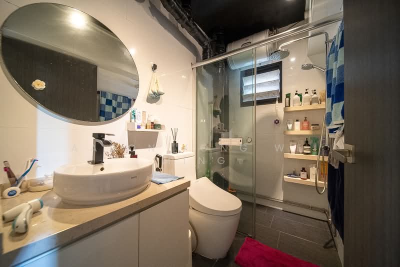 327 Sembawang Crescent, 327 Sembawang Crescent, 3 Bedrooms, 1,323 sqft, HDB Flat For Sale, by Aaron Yong Wei Ming, 500159173 - Common Bathroom - PropertyGuru.com.sg