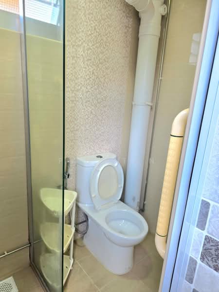207 Serangoon Central, 207 Serangoon Central, 3 Bedrooms, 893 sqft, HDB Flat For Sale, by Paul Tan, 500159184 - Bathroom - PropertyGuru.com.sg