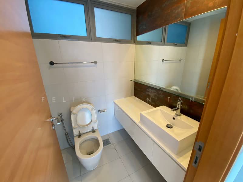 Perfect for investors, spacious three-bedder, assured returns!, , 3 Bedrooms, 1,173 sqft, Condominium For Sale, by Felix Ethan Tan 陈柏钧, 500159195 - Bathroom - PropertyGuru.com.sg