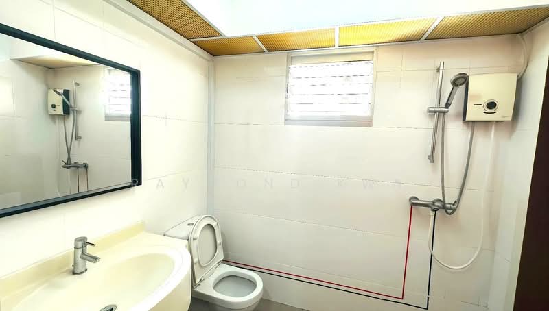 810A Choa Chu Kang Avenue 7, 810A Choa Chu Kang Avenue 7, 3 Bedrooms, 1,216 sqft, HDB Flat For Sale, by Raymond Kwa, 500159212 - Bathroom - PropertyGuru.com.sg