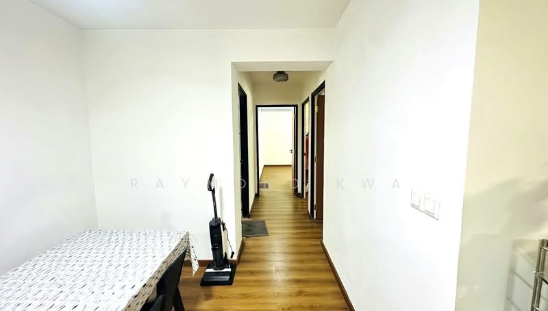 810A Choa Chu Kang Avenue 7, 810A Choa Chu Kang Avenue 7, 3 Bedrooms, 1,216 sqft, HDB Flat For Sale, by Raymond Kwa, 500159212 - Corridor - PropertyGuru.com.sg