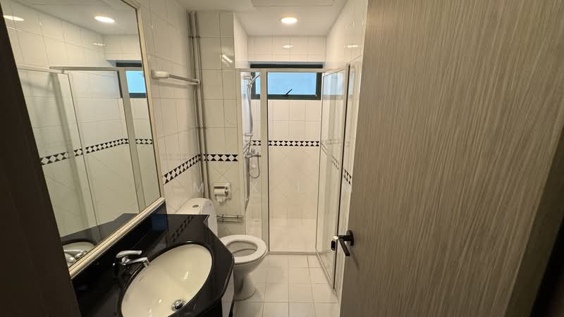 The Bencoolen, 180 Bencoolen Street, 2 Bedrooms, 1,249 sqft, Apartment For Rent, by Max Lim, 500159225 - Common Bathroom - PropertyGuru.com.sg