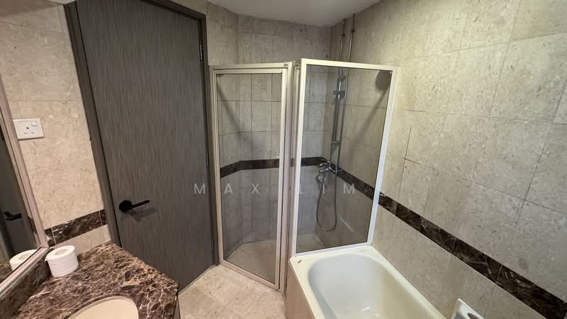 The Bencoolen, 180 Bencoolen Street, 2 Bedrooms, 1,249 sqft, Apartment For Rent, by Max Lim, 500159225 - Master Bathroom - PropertyGuru.com.sg