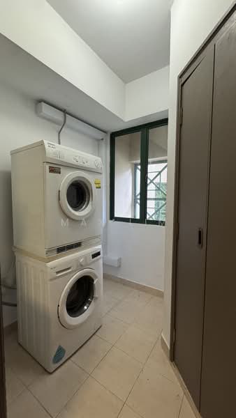 The Bencoolen, 180 Bencoolen Street, 2 Bedrooms, 1,249 sqft, Apartment For Rent, by Max Lim, 500159225 - Laundry Yard - PropertyGuru.com.sg
