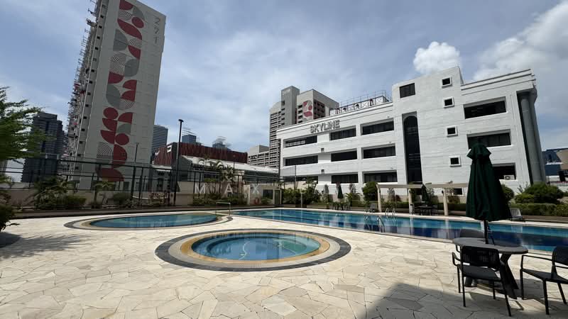 The Bencoolen, 180 Bencoolen Street, 2 Bedrooms, 1,249 sqft, Apartment For Rent, by Max Lim, 500159225 - Pool Area - PropertyGuru.com.sg