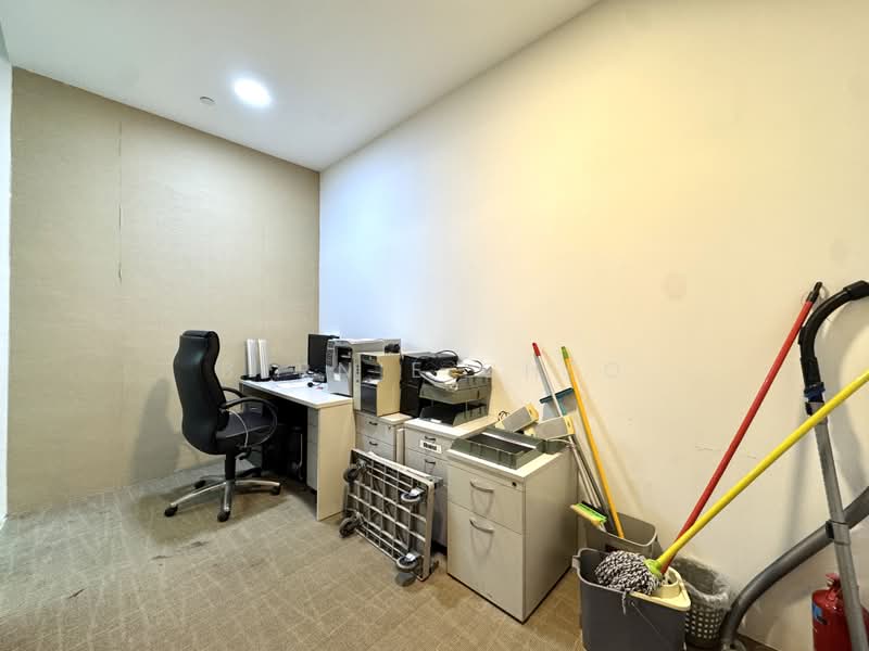 Tradehub 21, 18 Boon Lay Way, 4,004 sqft, Light Industrial (B1) For Sale, by Bernie Cheo, 500159227 - Store - CommercialGuru.com.sg