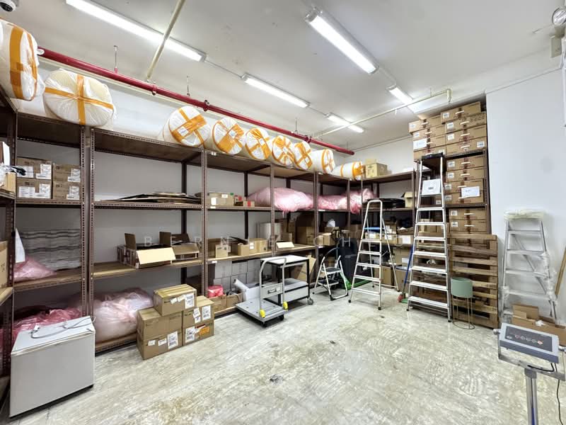 Tradehub 21, 18 Boon Lay Way, 4,004 sqft, Light Industrial (B1) For Sale, by Bernie Cheo, 500159227 - Store - CommercialGuru.com.sg
