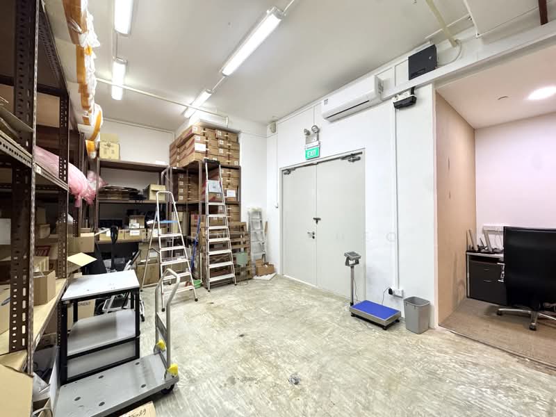 Tradehub 21, 18 Boon Lay Way, 4,004 sqft, Light Industrial (B1) For Sale, by Bernie Cheo, 500159227 - Store - CommercialGuru.com.sg