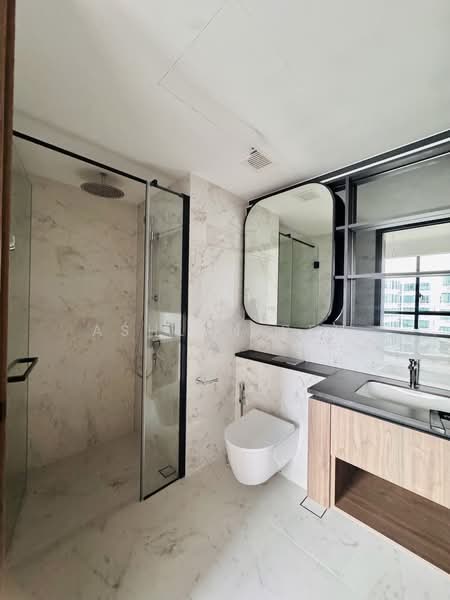 Sceneca Residence, , 2 Bedrooms, 753 sqft, Apartment For Rent, by Ashlyn Peh, 500159239 - Master Bathroom - PropertyGuru.com.sg