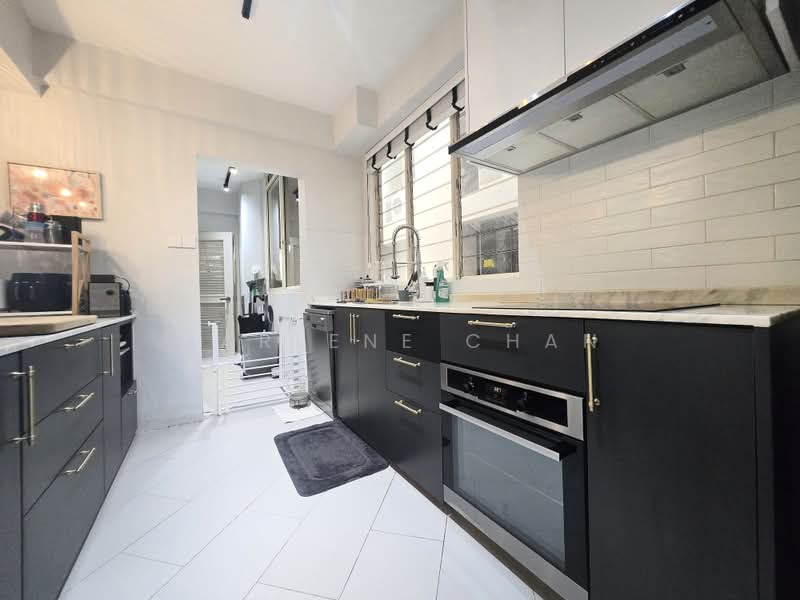 Castle Green, 483 Yio Chu Kang Road, 3 Bedrooms, 1,152 sqft, Condominium For Rent, by Marlene Chan, 500159243 - Kitchen - PropertyGuru.com.sg