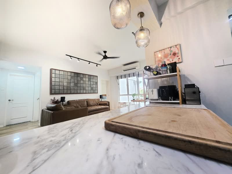 Castle Green, 483 Yio Chu Kang Road, 3 Bedrooms, 1,152 sqft, Condominium For Rent, by Marlene Chan, 500159243 - Kitchen Island - PropertyGuru.com.sg