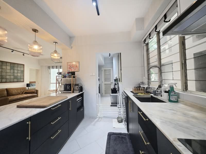 Castle Green, 483 Yio Chu Kang Road, 3 Bedrooms, 1,152 sqft, Condominium For Rent, by Marlene Chan, 500159243 - Open Concept Kitchen Island - PropertyGuru.com.sg