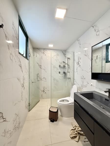 Regal Court, 17 Kim Keat Road, 3 Bedrooms, 1,163 sqft, Apartment For Rent, by Russell Wong, 500159250 - Master Bathroom - PropertyGuru.com.sg