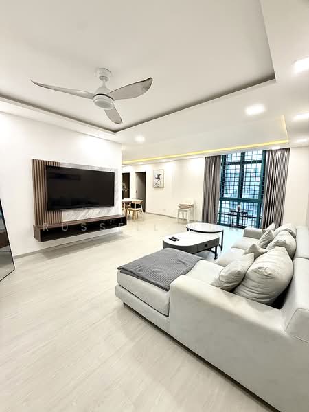 Regal Court, 17 Kim Keat Road, 3 Bedrooms, 1,163 sqft, Apartment For Rent, by Russell Wong, 500159250 - Living Room - PropertyGuru.com.sg