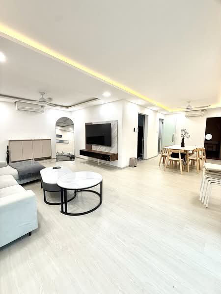 Regal Court, 17 Kim Keat Road, 3 Bedrooms, 1,163 sqft, Apartment For Rent, by Russell Wong, 500159250 - Living Room - PropertyGuru.com.sg