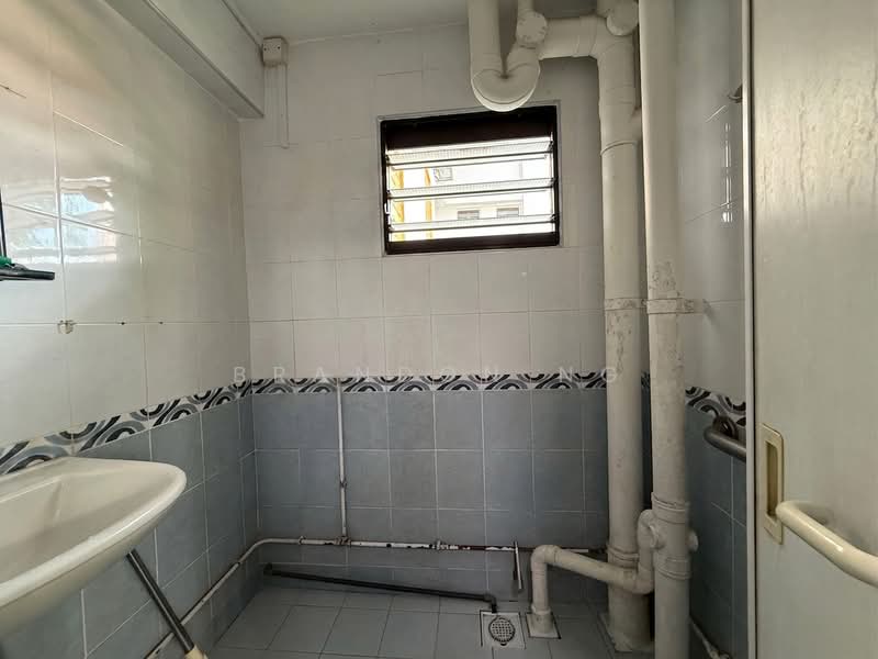 4 Bedok South Avenue 1, 4 Bedok South Avenue 1, 2 Bedrooms, 700 sqft, HDB Flat For Sale, by Brandon Ng, 500159253 - Bathroom - PropertyGuru.com.sg
