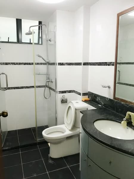Summerdale, 2 Boon Lay Drive, 3 Bedrooms, 1,195 sqft, Condominium For Rent, by Joanne Wang, 500159260 - Bathroom - PropertyGuru.com.sg