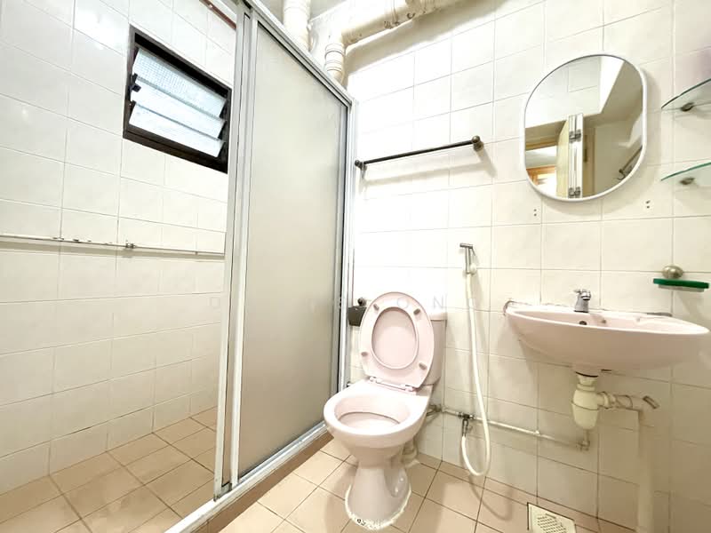 188D Rivervale Drive, 188D Rivervale Drive, 3 Bedrooms, 1,238 sqft, HDB Flat For Sale, by Doris Ong, 500159264 - Common Bathroom - PropertyGuru.com.sg