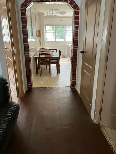 284 Tampines Street 22, 284 Tampines Street 22, 2 Bedrooms, 797 sqft, HDB Flat For Sale, by Anthony Leong, 500159267 - Corridor - PropertyGuru.com.sg