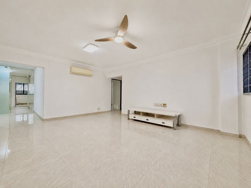 303 Ang Mo Kio Avenue 1, 303 Ang Mo Kio Avenue 1, 3 Bedrooms, 1,044 sqft, HDB Flat For Sale, by Shawn Wong, 500159281 - Living Room - PropertyGuru.com.sg