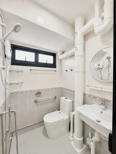 303 Ang Mo Kio Avenue 1, 303 Ang Mo Kio Avenue 1, 3 Bedrooms, 1,044 sqft, HDB Flat For Sale, by Shawn Wong, 500159281 - Bathroom - PropertyGuru.com.sg