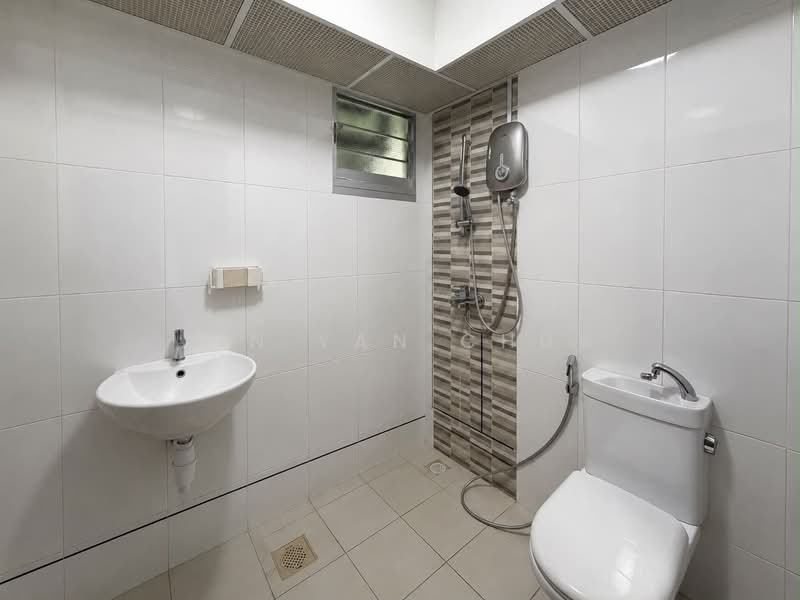 409A Northshore Drive, 409A Northshore Drive, 3 Bedrooms, 1,012 sqft, HDB Flat For Sale, by Xin Yan Chua, 500159301 - Bathroom - PropertyGuru.com.sg