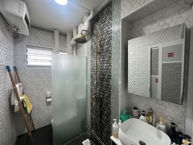 325 Tah Ching Road, 325 Tah Ching Road, 3 Bedrooms, 1,098 sqft, HDB Flat For Sale, by Tony Lu, 500159307 - Bathroom - PropertyGuru.com.sg