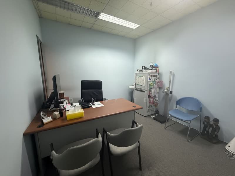 Lucky Plaza, 304 Orchard Road, 592 sqft, Mall Shop For Rent, by Danny Teo, 500159310 - Doctor’s room - CommercialGuru.com.sg