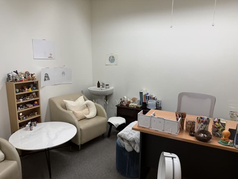 Lucky Plaza, 304 Orchard Road, 592 sqft, Mall Shop For Rent, by Danny Teo, 500159310 - 2nd Doctor’s room - CommercialGuru.com.sg