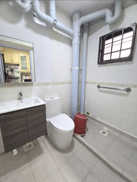 485 Admiralty Link, 485 Admiralty Link, 3 Bedrooms, 914 sqft, HDB Flat For Sale, by Yang Yu Qiang Jaraldmine, 500159317 - Bathroom - PropertyGuru.com.sg