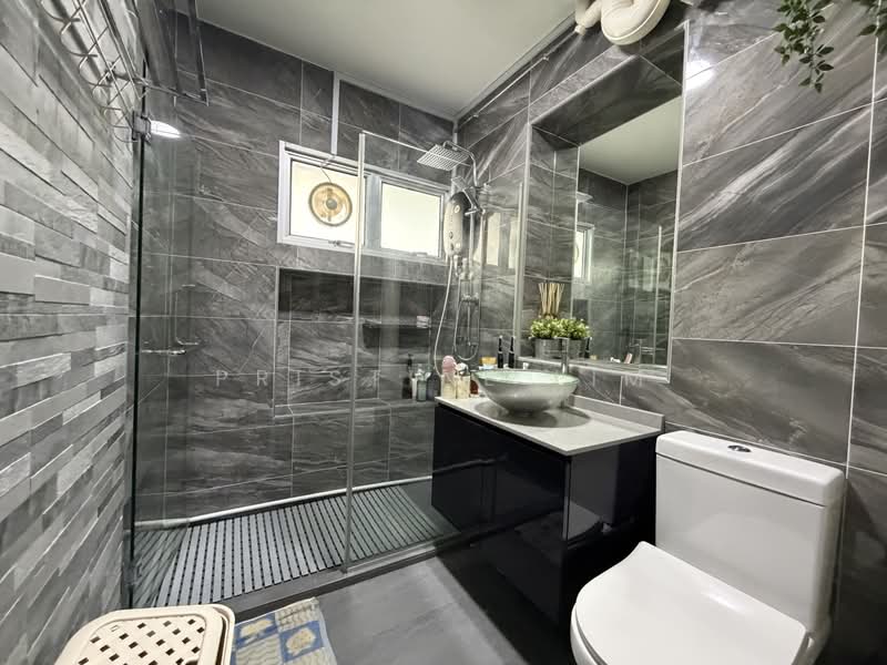 752 Jurong West Street 74, 752 Jurong West Street 74, 4 Bedrooms, 1,539 sqft, HDB Flat For Sale, by Pristine Lim, 500159325 - Bathroom - PropertyGuru.com.sg