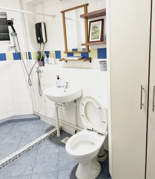 714 Pasir Ris Street 72, 714 Pasir Ris Street 72, Room Rental, 120 sqft, HDB Flat For Rent, by Heng Shi Ling, 500159329 - Bathroom - PropertyGuru.com.sg