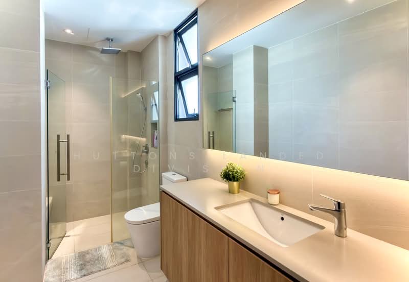 2.5 Storey Renovated Semi-Detached in Serangoon Gardens District 19, Carisbrooke, Chiselhurst, Burghley, Conway, Cooling Close, Colchester, Coniston, Bloxhome, Serangooon Garden Way, Lorong Chuan, Chartwell, Borthwick,, 4 Bedrooms, 3,200 sqft, Semi-Detached House For Sale, by JEAN TAN, 500159338 - Bathroom - PropertyGuru.com.sg
