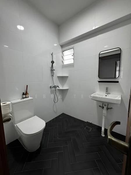 621A Tampines Street 61, 621A Tampines Street 61, 2 Bedrooms, 742 sqft, HDB Flat For Sale, by Debra Teoh, 500159343 - Bathroom - PropertyGuru.com.sg