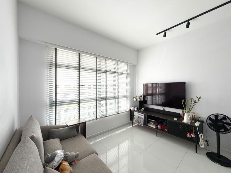621A Tampines Street 61, 621A Tampines Street 61, 2 Bedrooms, 742 sqft, HDB Flat For Sale, by Debra Teoh, 500159343 - Living Room - PropertyGuru.com.sg