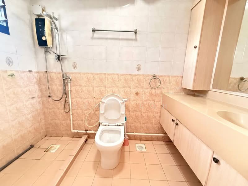 682C Jurong West Central 1, 682C Jurong West Central 1, 3 Bedrooms, 1,023 sqft, HDB Flat For Sale, by Kenny Loh, 500159344 - Bathroom - PropertyGuru.com.sg