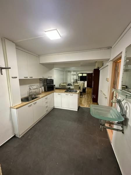 231 Lorong 8 Toa Payoh, 231 Lorong 8 Toa Payoh, 2 Bedrooms, 700 sqft, HDB Flat For Rent, by Alvin Ten, 500159362 - Kitchen - PropertyGuru.com.sg