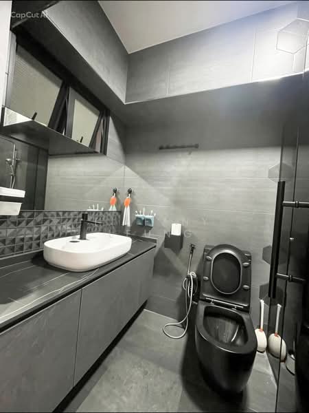 681A Jurong West Central 1, 681A Jurong West Central 1, 4 Bedrooms, 1,452 sqft, HDB Flat For Sale, by Tiffany Leung, 500159402 - Bathroom - PropertyGuru.com.sg