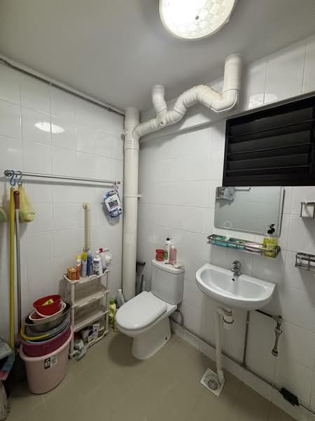 502 Hougang Avenue 8, 502 Hougang Avenue 8, Room Rental, 150 sqft, HDB Flat For Rent, by Zion Zhao 赵峻慷, 500159406 - Bathroom - PropertyGuru.com.sg