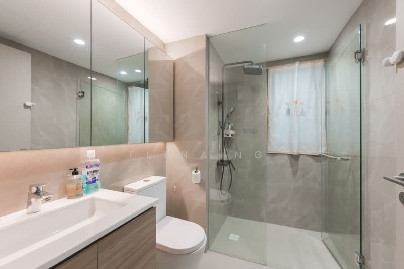 Treasure at Tampines, 57 Tampines Lane, 3 Bedrooms, 915 sqft, Condominium For Sale, by Elena Ng, 500159412 - Bathroom - PropertyGuru.com.sg