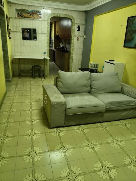 463 Jurong West Street 41, 463 Jurong West Street 41, 2 Bedrooms, 680 sqft, HDB Flat For Rent, by Zarina Majeed, 500159417 - Living Room - PropertyGuru.com.sg