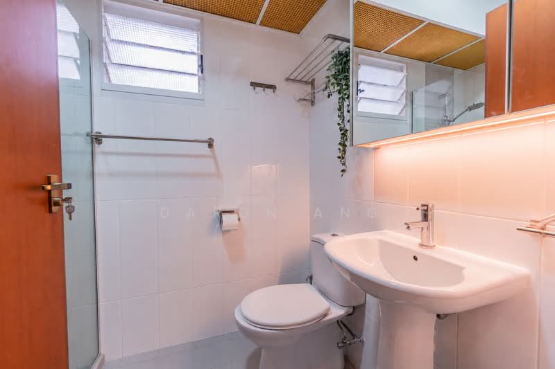 256C Sumang Walk, 256C Sumang Walk, 3 Bedrooms, 1,001 sqft, HDB Flat For Sale, by Daron Ang, 500159418 - Master Bath - #PropertyPartners - PropertyGuru.com.sg
