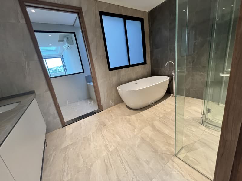 Telok Kurau road, , 8 Bedrooms, 10,211 sqft, Terraced House For Sale, by Feemin Liong, 500159423 - Bathroom - PropertyGuru.com.sg
