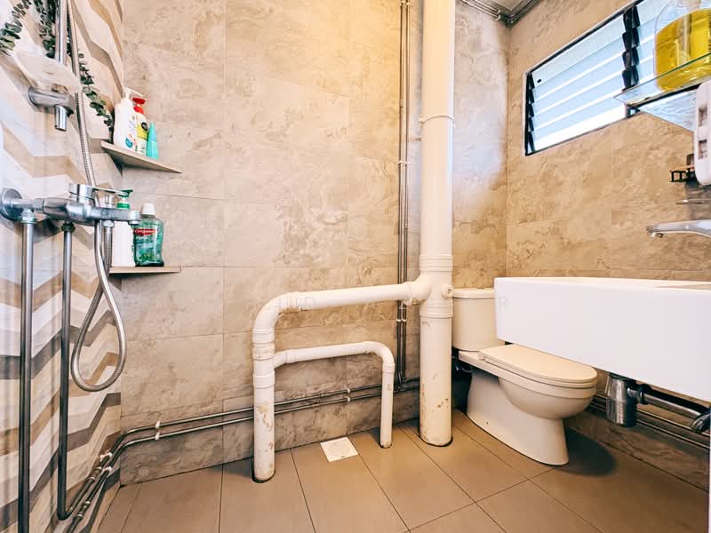 434 Tampines Street 43, 434 Tampines Street 43, 3 Bedrooms, 1,119 sqft, HDB Flat For Sale, by Farid Azhar, 500159440 - Bathroom - PropertyGuru.com.sg