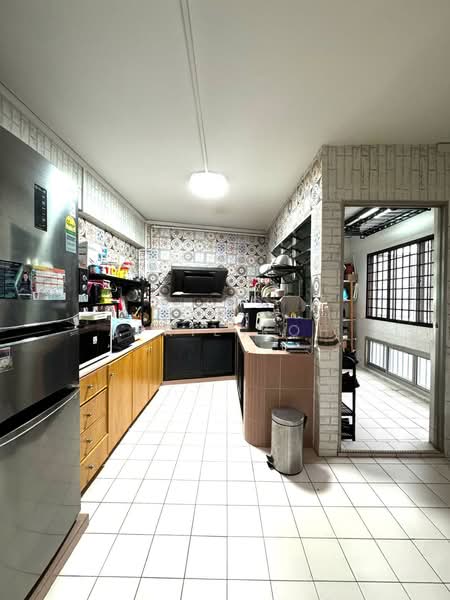 864 Jurong West Street 81, 864 Jurong West Street 81, 3 Bedrooms, 1,141 sqft, HDB Flat For Sale, by April Koh, 500159442 - Kitchen - PropertyGuru.com.sg