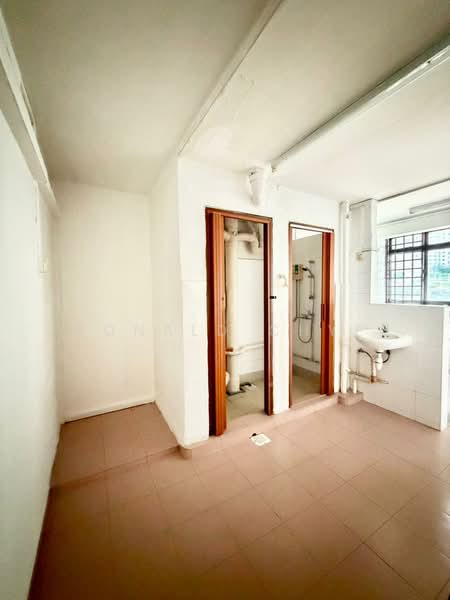 22 Havelock Road, 22 Havelock Road, 2 Bedrooms, 689 sqft, HDB Flat For Rent, by Ronald Chye, 500159446 - Bathroom - PropertyGuru.com.sg
